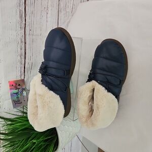 NWOT Vionic Navy Gabrie Faux Fur Puffy Arch Supportive Slipers Size 7.5